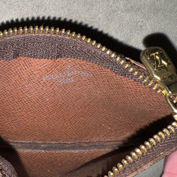 Louis Vuitton Key Pouch - Picture 4 of 6